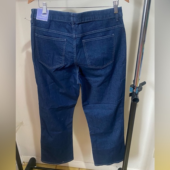 Laura Scott - Picture 2 of 7